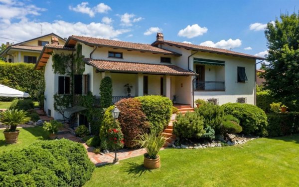 casa indipendente in vendita a Pescaglia in zona Monsagrati