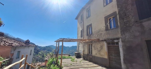 casa indipendente in vendita a Pescaglia