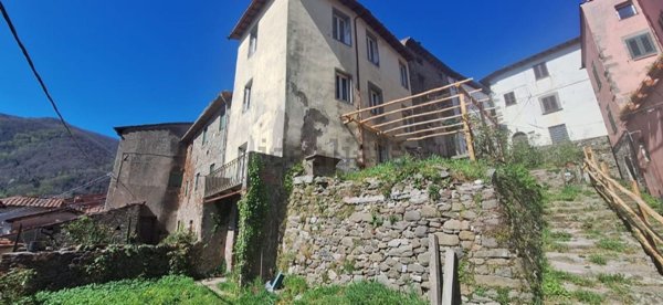 casa indipendente in vendita a Pescaglia