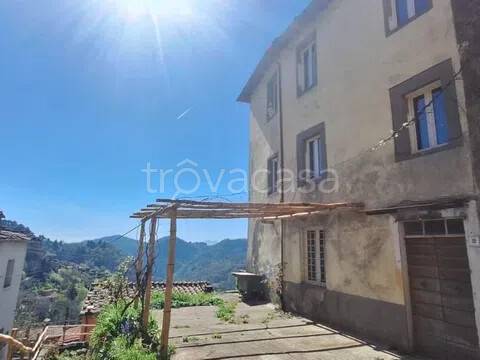 casa indipendente in vendita a Pescaglia