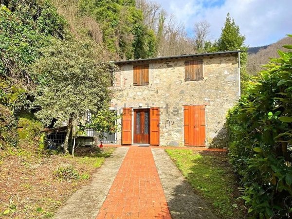 casa indipendente in vendita a Pescaglia