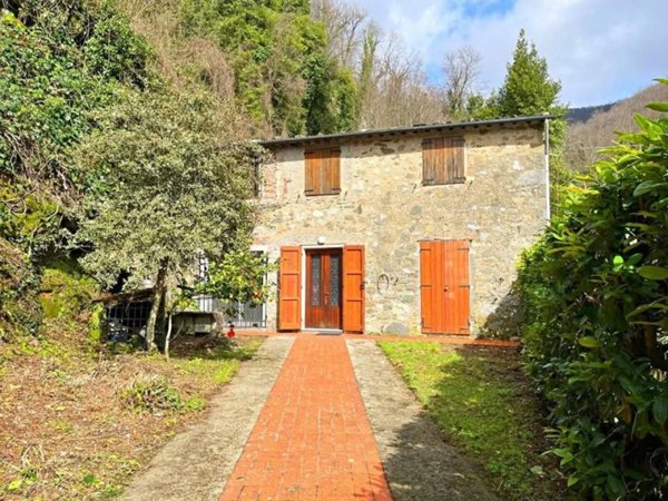 casa indipendente in vendita a Pescaglia