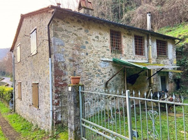 casa indipendente in vendita a Pescaglia
