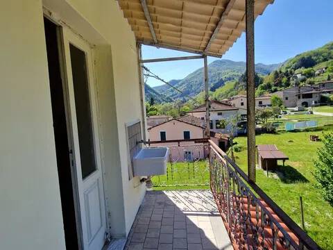 casa indipendente in vendita a Pescaglia
