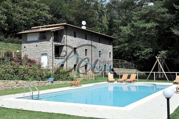 casa indipendente in vendita a Pescaglia