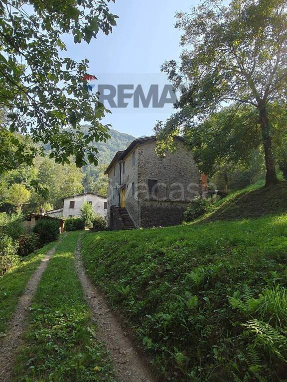 casa indipendente in vendita a Pescaglia in zona Pascoso
