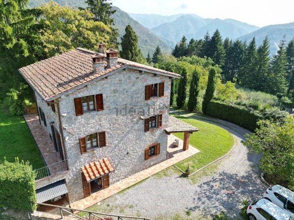 casa indipendente in vendita a Pescaglia in zona Gello