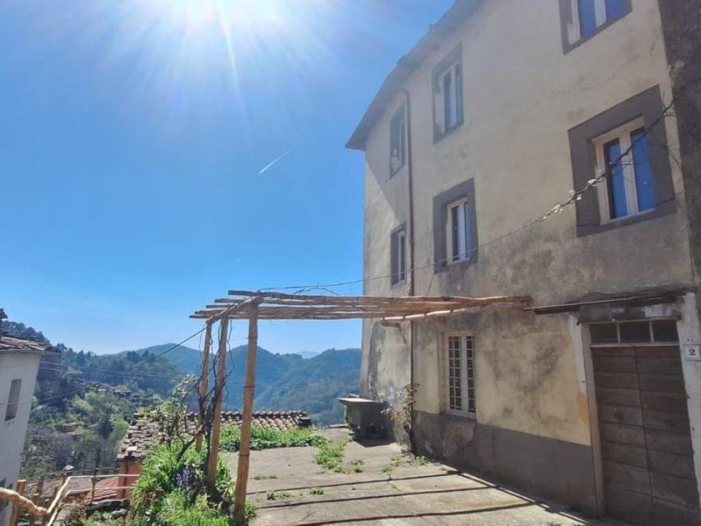 casa indipendente in vendita a Pescaglia