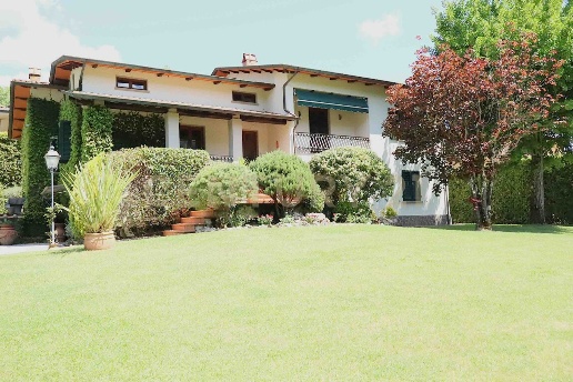 casa indipendente in vendita a Pescaglia in zona Monsagrati