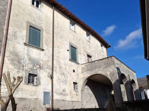 casa indipendente in vendita a Pescaglia in zona Vetriano