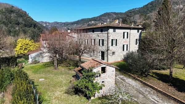 casa indipendente in vendita a Pescaglia