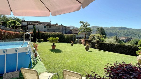 casa indipendente in vendita a Pescaglia in zona Villa a Roggio