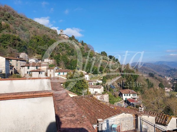 casa indipendente in vendita a Pescaglia in zona Convalle