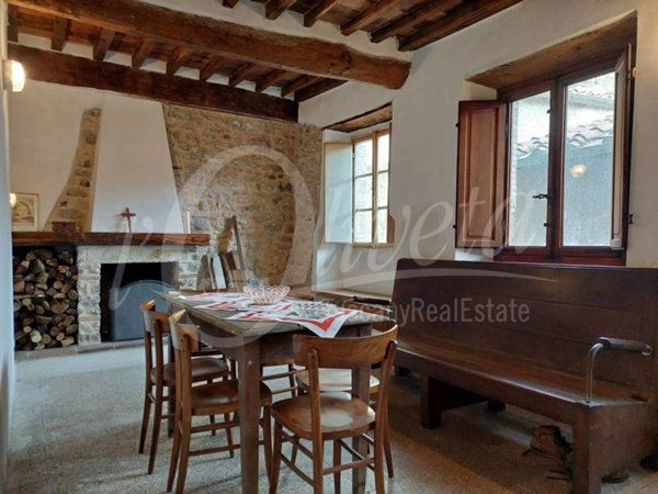 casa indipendente in vendita a Pescaglia in zona Convalle