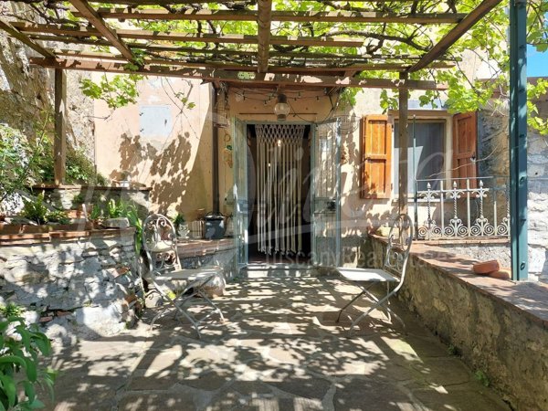 casa indipendente in vendita a Pescaglia