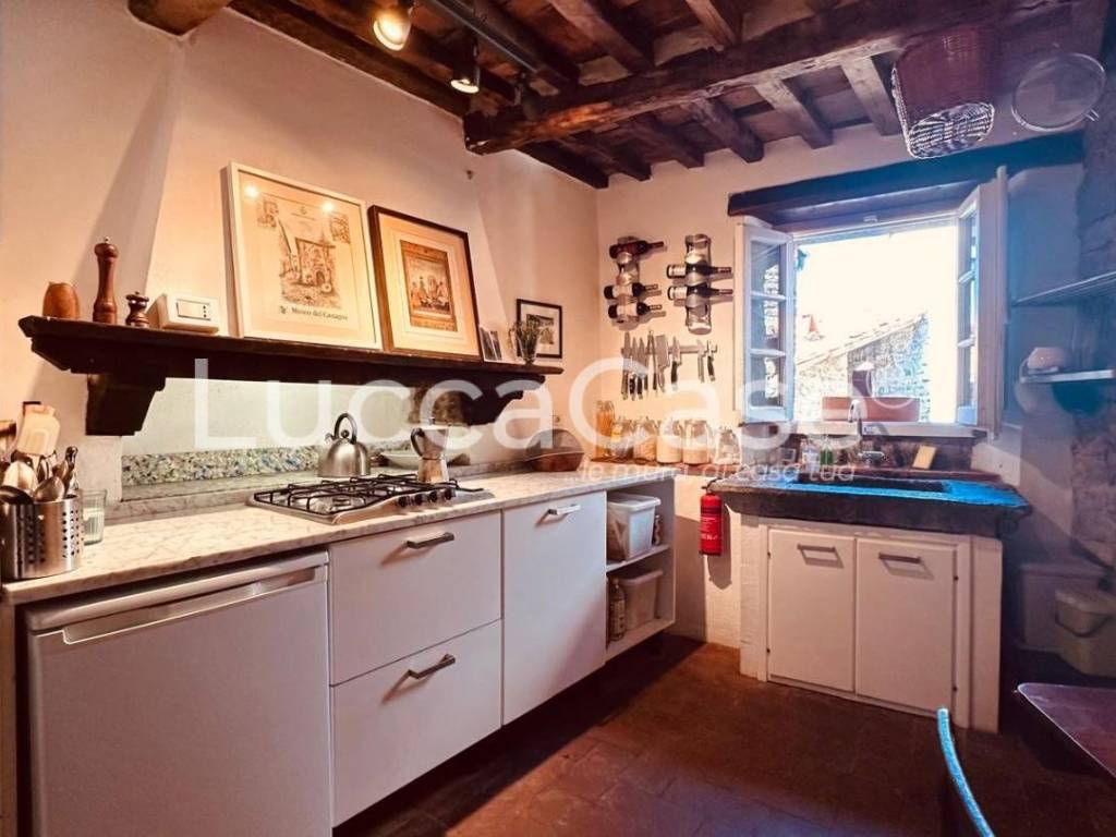 casa indipendente in vendita a Pescaglia in zona Colognora
