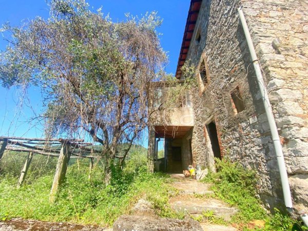 casa indipendente in vendita a Pescaglia