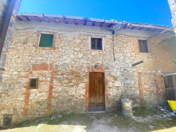 casa indipendente in vendita a Pescaglia in zona Fiano