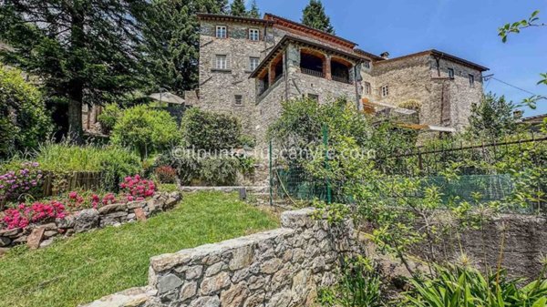 casa indipendente in vendita a Pescaglia