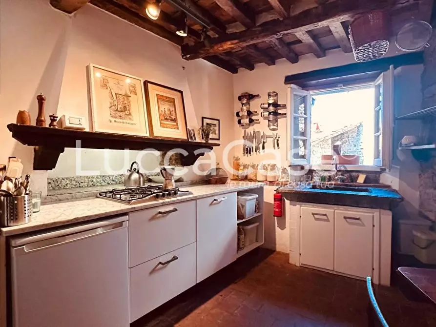 intera palazzina in vendita a Pescaglia in zona Colognora