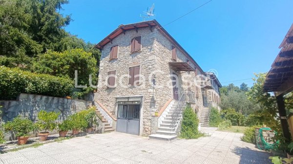 casale in vendita a Pescaglia in zona Monsagrati
