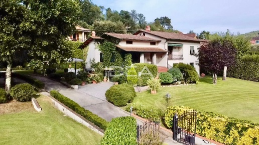 casa indipendente in vendita a Pescaglia in zona Monsagrati