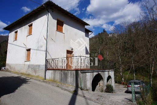 casa indipendente in vendita a Pescaglia in zona Convalle