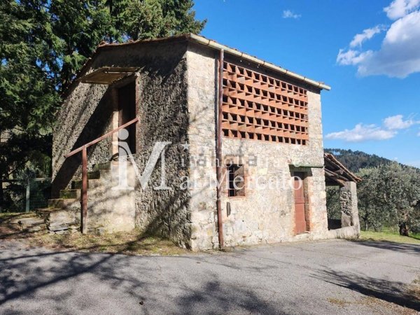 casa indipendente in vendita a Pescaglia in zona Fiano