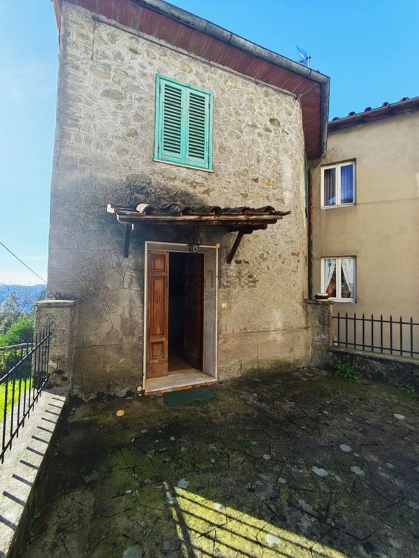 appartamento in vendita a Pescaglia in zona Colognora