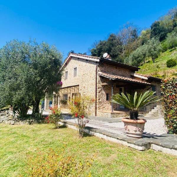 casa indipendente in vendita a Pescaglia