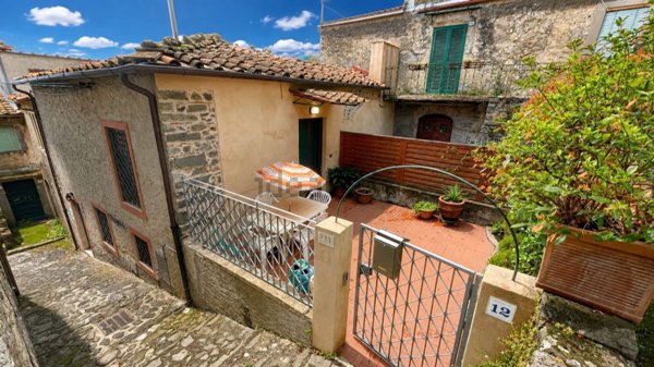 casa indipendente in vendita a Pescaglia in zona Villa a Roggio