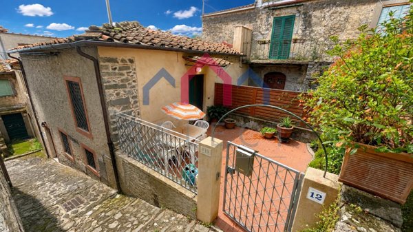 casa indipendente in vendita a Pescaglia in zona Vetriano