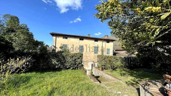 casa indipendente in vendita a Pescaglia in zona Villa a Roggio