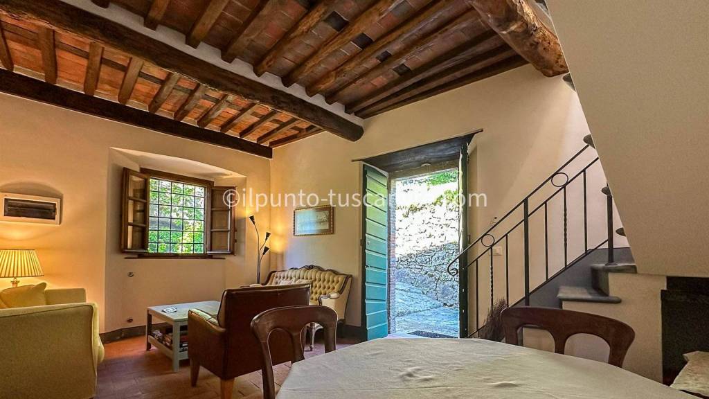 casa indipendente in vendita a Pescaglia