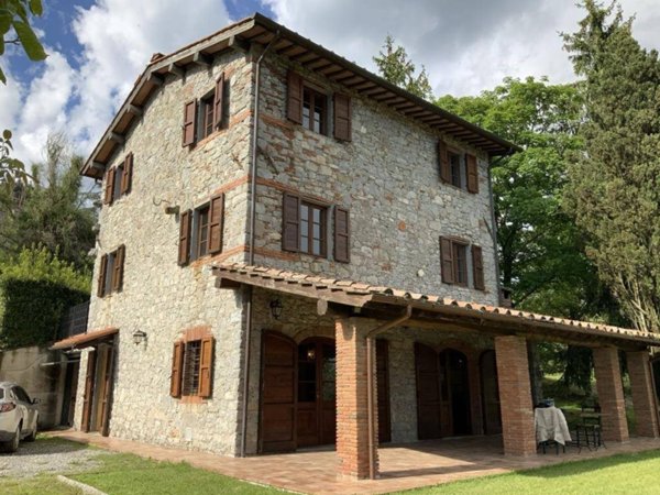 casa indipendente in vendita a Pescaglia
