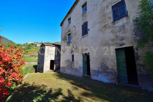 casa indipendente in vendita a Pescaglia