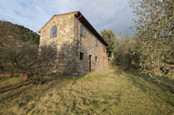 casa indipendente in vendita a Pescaglia