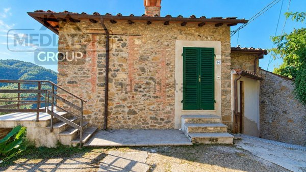 casa indipendente in vendita a Pescaglia