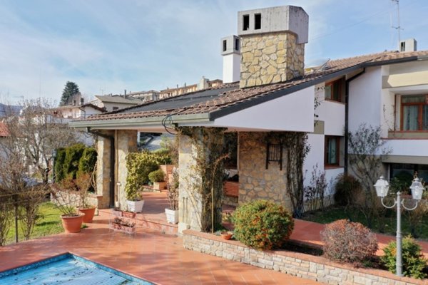 casa indipendente in vendita a Piazza al Serchio