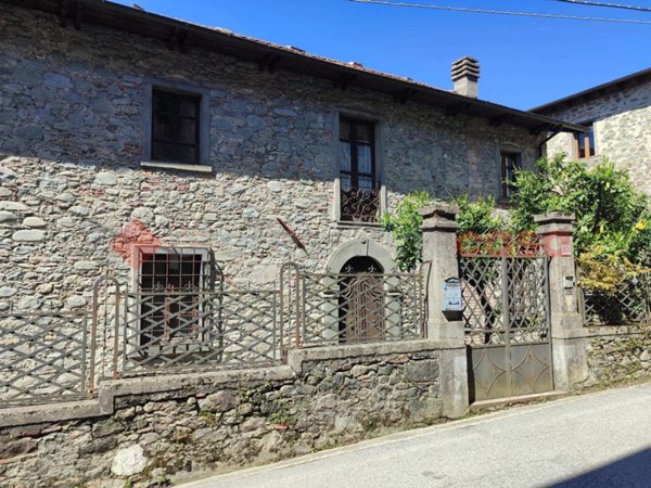 casa indipendente in vendita a Piazza al Serchio