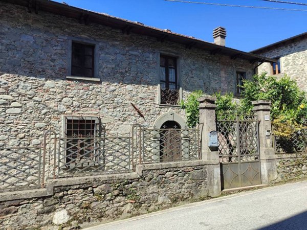 casa indipendente in vendita a Piazza al Serchio