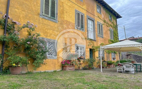 casa indipendente in vendita a Piazza al Serchio in zona San Michele