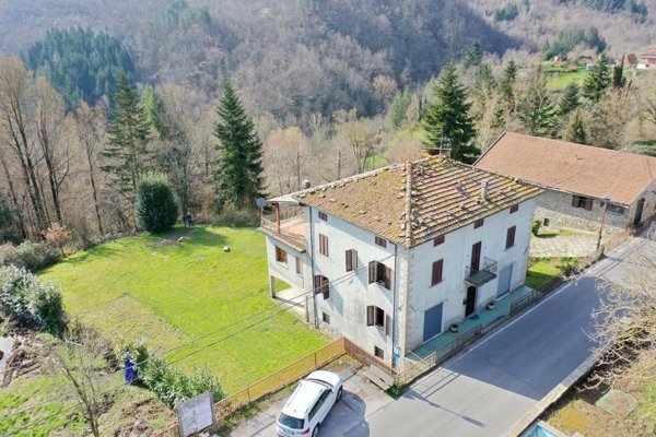 casa indipendente in vendita a Piazza al Serchio in zona Nicciano