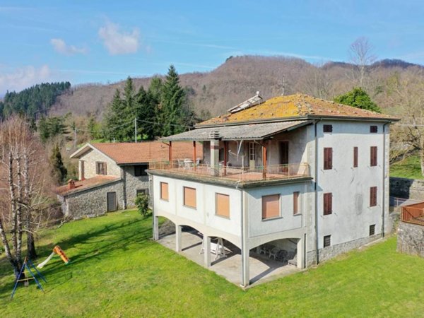 casa indipendente in vendita a Piazza al Serchio in zona Nicciano