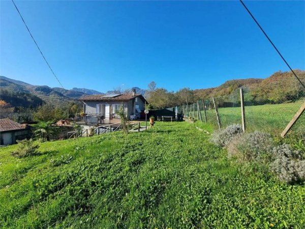 casa indipendente in vendita a Piazza al Serchio in zona Nicciano