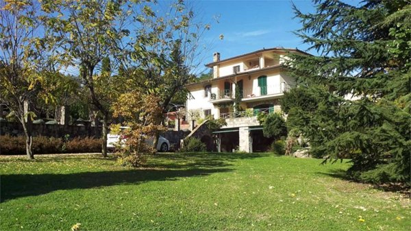 casa indipendente in vendita a Piazza al Serchio