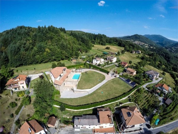 casa indipendente in vendita a Piazza al Serchio in zona Petrognola