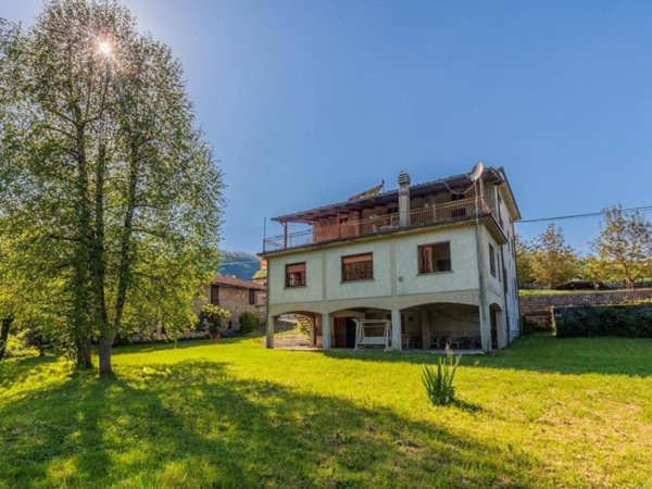 casa indipendente in vendita a Piazza al Serchio