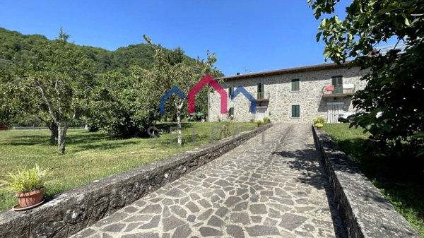 casa indipendente in vendita a Piazza al Serchio in zona Nicciano