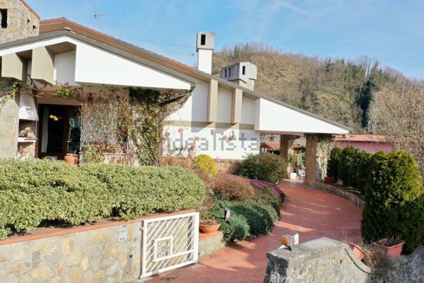 casa indipendente in vendita a Piazza al Serchio